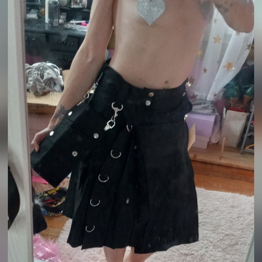 SOLD! Unisex Gothic kilt! Wrap style w Snaps and metal clasps w 2 saddle bags! - Picture 13 of 15